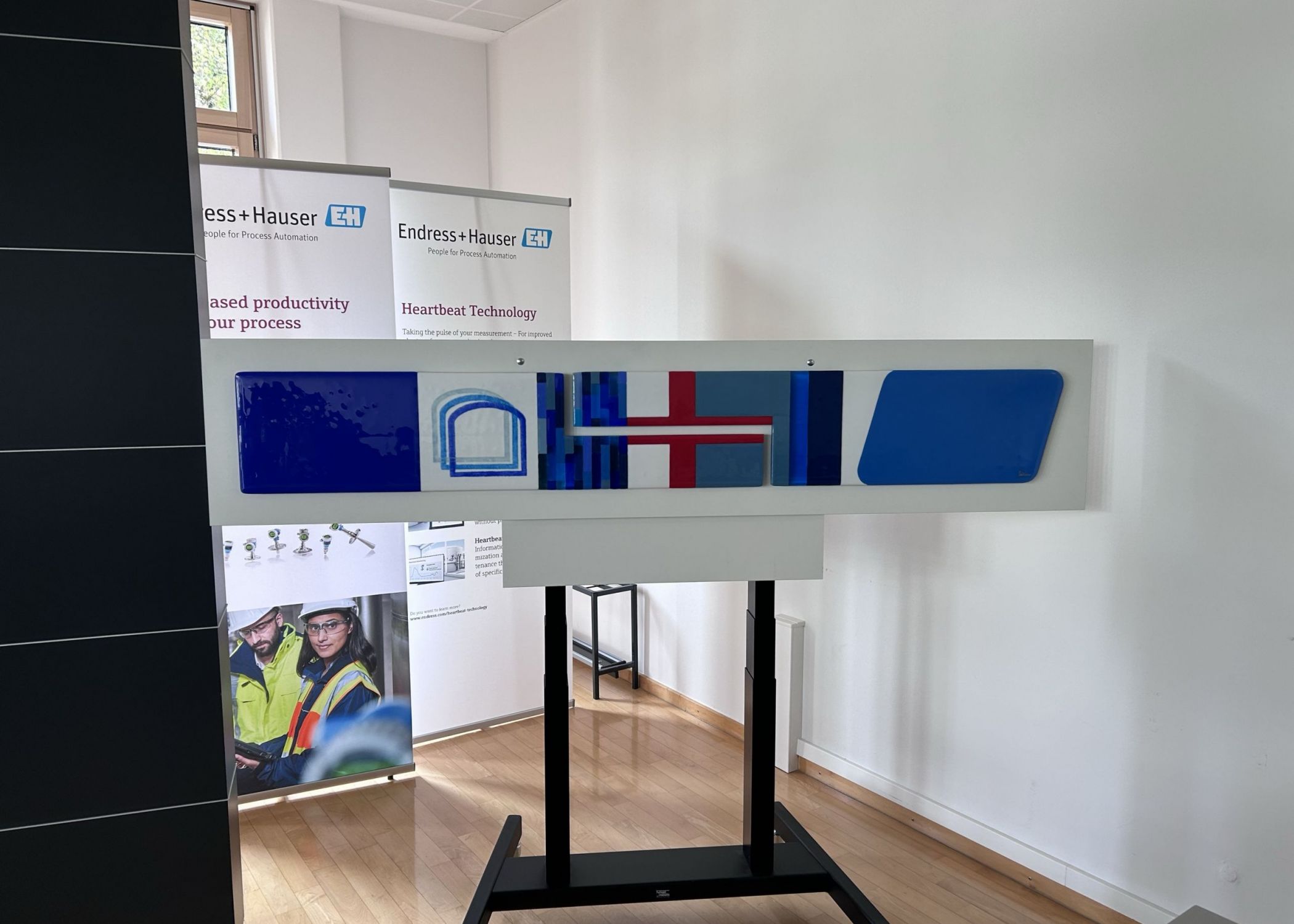 Glass artwork by Britta Schmidhauser, gifted from Endress+Hauser to MHT.